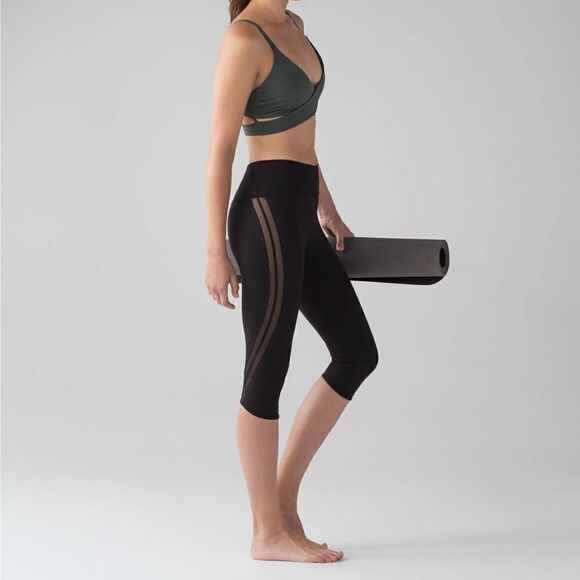 Lululemon Sun Setter Black Cropped  leggings 17 “ size 6 - Picture 2 of 7